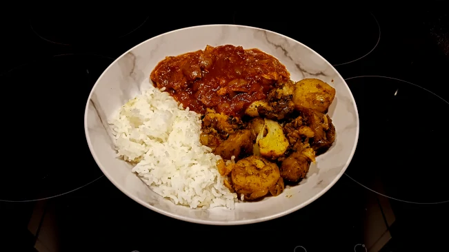 aloo gobi served with roast pork vindaloo and plain basmati rice aloo gobi curry and rice 01