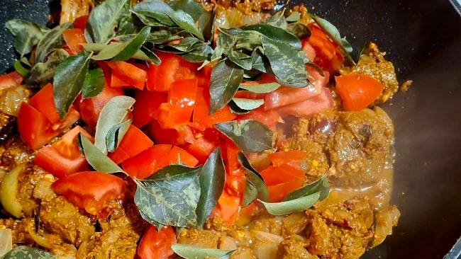 curry leaves added