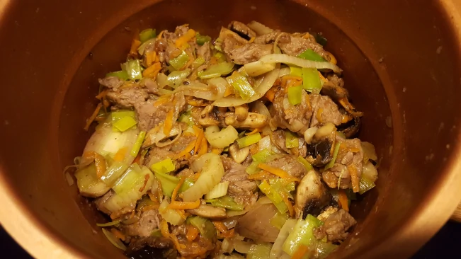 meat & veg for the beef and mushroom pie filling meat and veg in pot