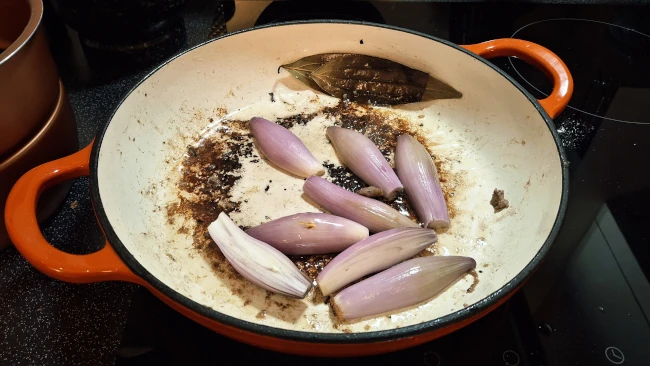 shallots frying