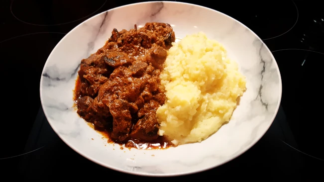 beef stroganoff and mash