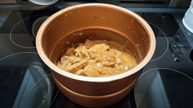 beef stroganoff in pressure cooker pot
