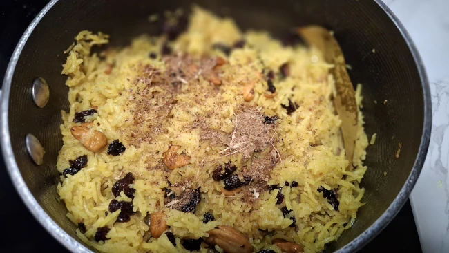 garam-masala-on-rice-and-nuts
