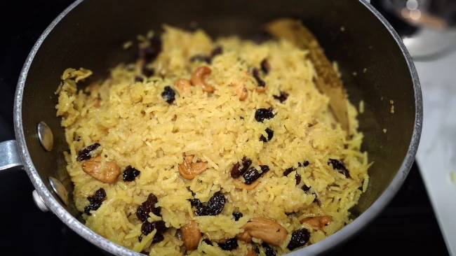 rice-fruit-and-nuts-in-pan