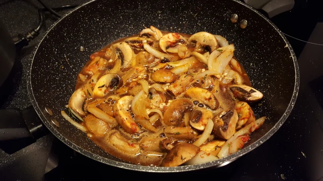 gravy simmering