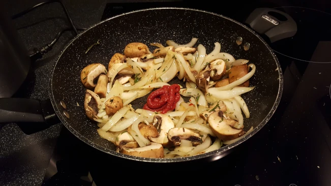 tomato puree added to pan