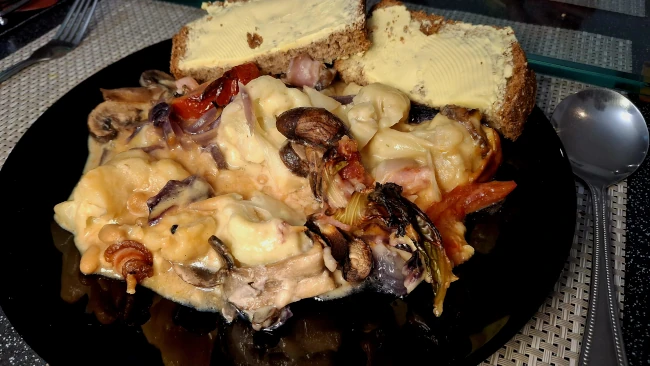 cauliflower-cheese-baked-with-brown-bread-and-butter