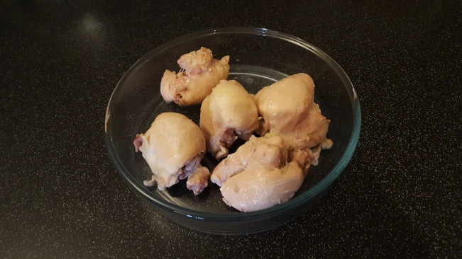 chicken thighs in a dish cooling chicken thighs cooked in dish