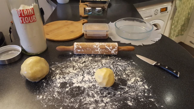balls of pastry for the chicken & gammon pie pastry balls lid and base