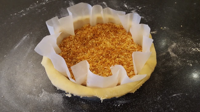 pastry base with rice in a catouche pastry base rice & cartouche