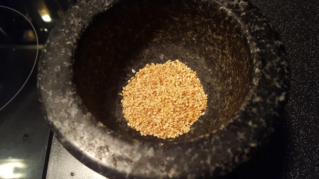 toasted sesame seeds cooling