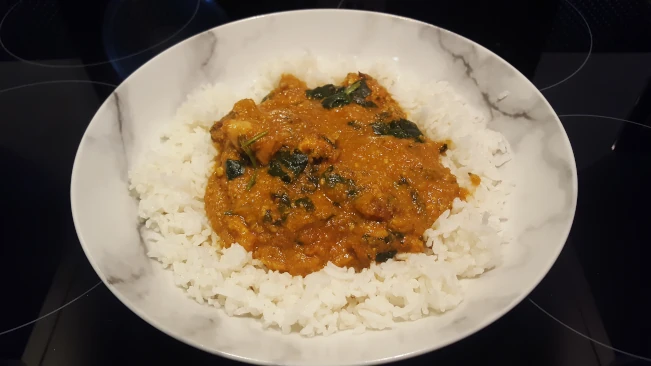 chicken in cashew nut sauce plated