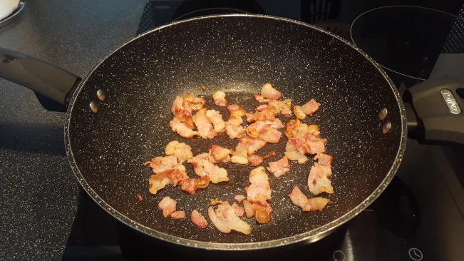 bacon frying for chicken in creamy peppercorn sauce bacon frying