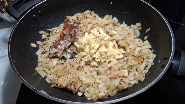 garlic-and-ginger-added-to-pan