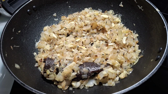 ginger-and-garlic-mixed-with-onions-in-pan