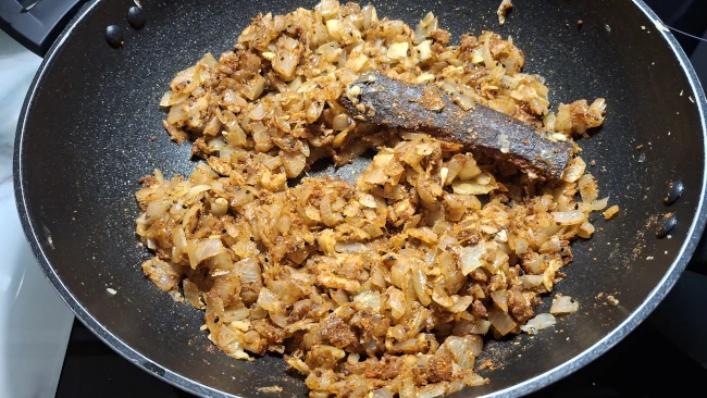 ground-spices-mixed-with-onions