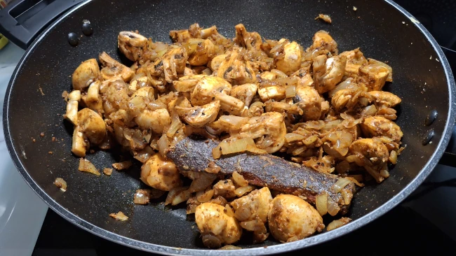 mushrooms-mixed-with-onions