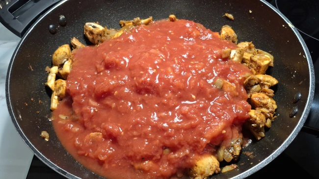 tomatoes-added-to-pan