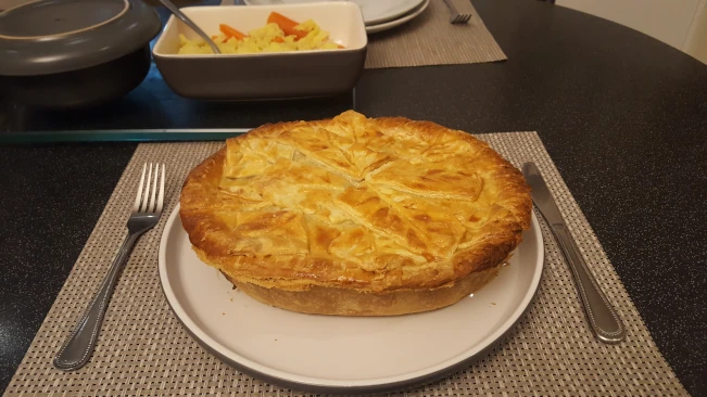 chicken amd mushroom pie plated
