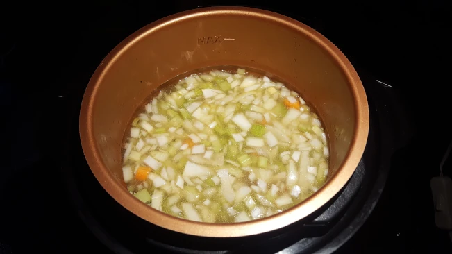 veg-stock-pressure-cooker