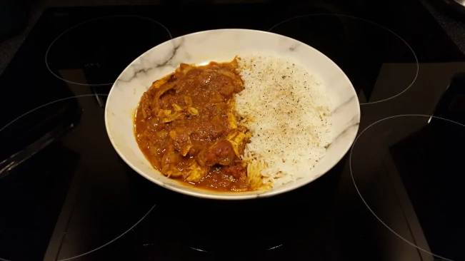 vindaloo rice plated