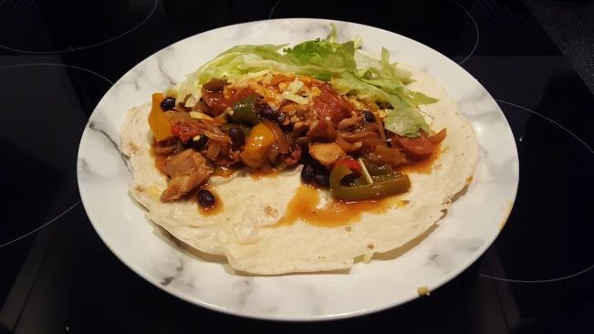 chipotle chicken chilli burrito 02