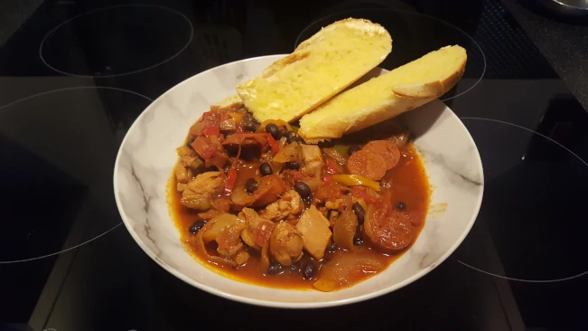 chipotle chicken chilli with bread and butter