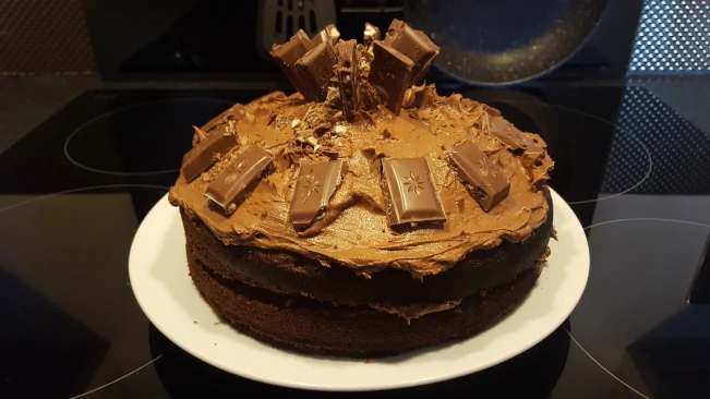 chocolate cake cooked & decorated chocolate cake 01