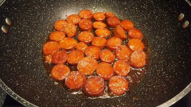chorizo frying