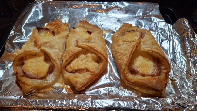golden-bacon-and-cheese-puffs-on-a-tray