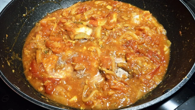 fish-covered-in-sauce