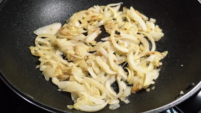 lightly-coloured-onions