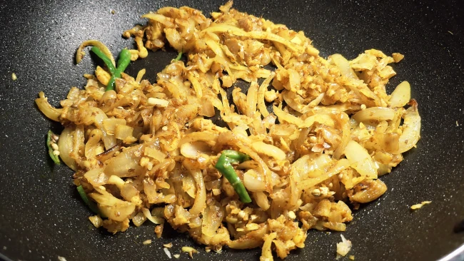 spices-mixed-with-onions