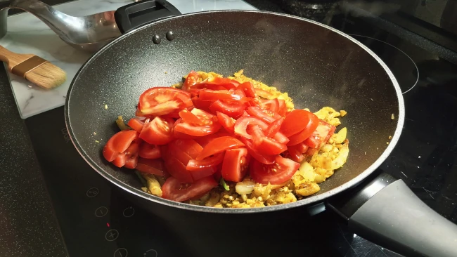 tomatoes-added-to-onions