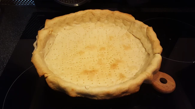 pastry and rice in a flan dish for damson and soured ceam tart pastry and rice in a flan dish