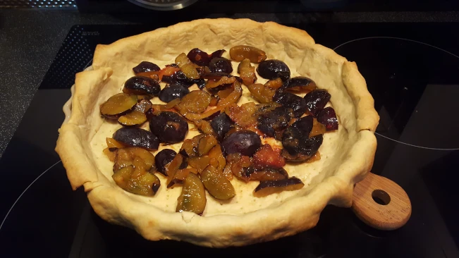 fruit in pastry base for damson and soured ceam tart fruit in pastry base