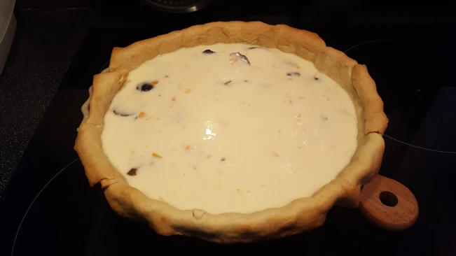 tart filling in lan dish for damson and soured ceam tart tart filling in lan dish