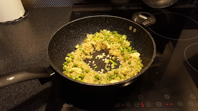 egg fried rice with peas & spring onion egg fried rice spring onion peas