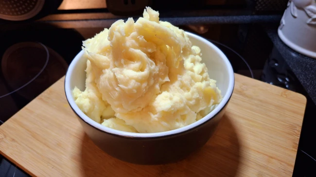fluffy mashed potatoes in a bowl fluffy mash in a bowl
