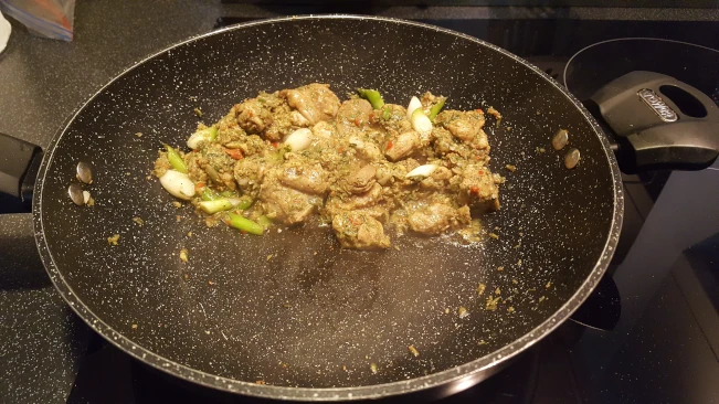 chicken frying for jerked chicken curry frying chicken 03