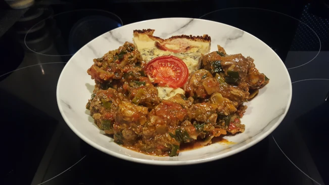 jerked chicken curry served with blue cheese macaroni pie jerked chicken and macaroni pie plated 03