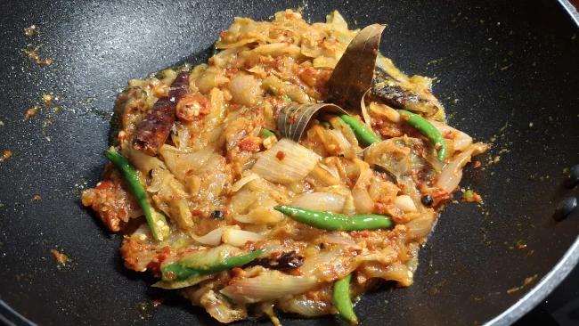 chilli-paste-mixed-with-onions-in-pan
