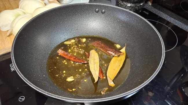 frying-whole-spices