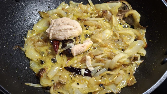 garlic-and-ginger-paste-added-to-onions