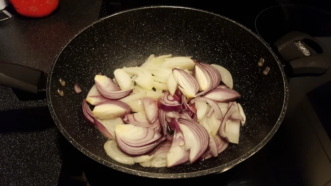 onions for lamb curry with spinach onions in pan