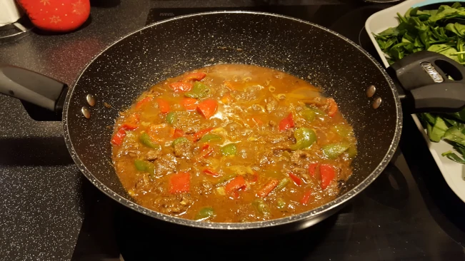 peppers nearly cooked for lamb curry with spinach peppers cooked 1