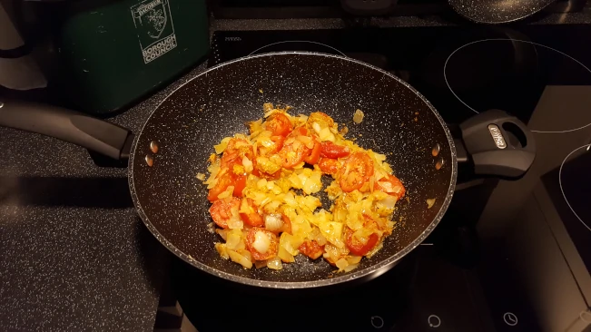 onions tomatoes cooking