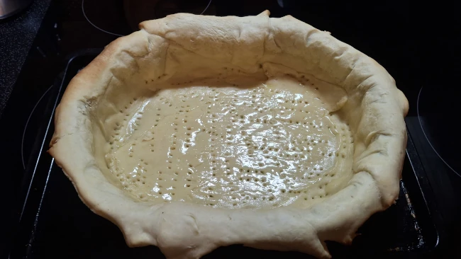 pastry after 1st blind bake for luxury chicken pie with mushrooms & leeks rice 1st blind bake