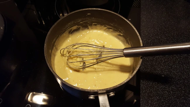 cheese sauce for macaroni pie cheese sauce in pan