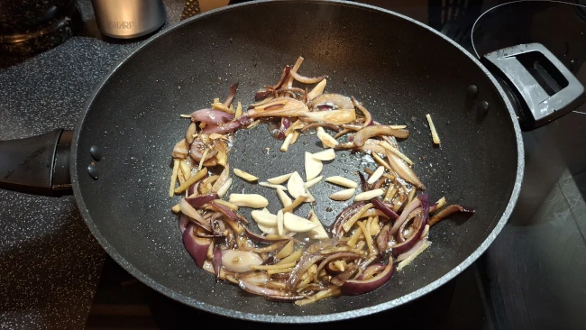 ginger, garlic and onions frying for mushroom chow mein ginger garlic and onions frying